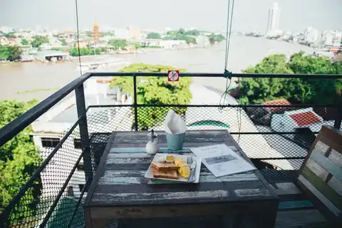 River Vibe Restaurant & Bar